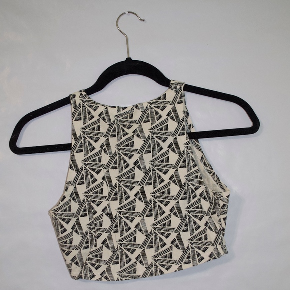 Patterned Crop Top - Picture 3 of 3